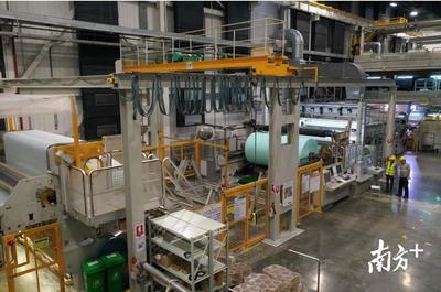 24小時(shí)不停產(chǎn)，50名工人春節(jié)堅(jiān)守 南海無(wú)紡布口罩生產(chǎn)線全力支援抗疫前線